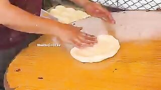 Kashmir ka Famous Paratha Halwa????????|| Indian Street Food