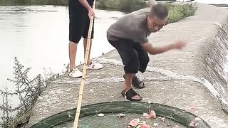 Fishing net _ Using watermelon as bait to catch fish. _ Outdoor fishing _fishing _shortsviral(