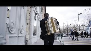 Claudio Capéo - Un homme debout (clip officiel)