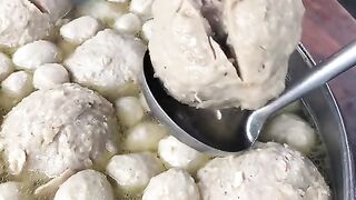 Bakso gede isi jeroan full