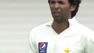 Mohammad Asif Sets Up Ricky Ponting With Magical Swing and Seam Bowling