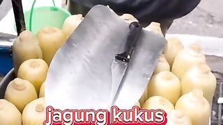 Jagung kukus manis dan hangat hangat