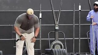 ELITE Powerlifter ANATOLY Use 32kg Mop in a GYM