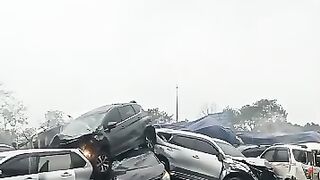 Kecelakaan beruntun di jln tol cipularang