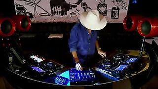 DJ Live Set @ VIP ROOM SAINT-TROPEZ - REMIXES DISCO - FRENCH TOUCH par Yann Muller