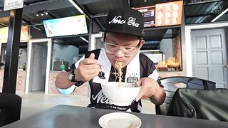 Food Court 'Sendu' Tengah KL Ini Perlukan Bantuan Anda!