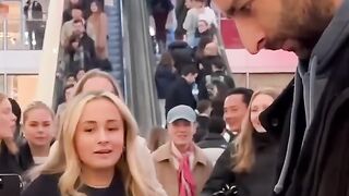 The most EPIC Carol of the Bells FLASHMOB ???? Everyone was shocked