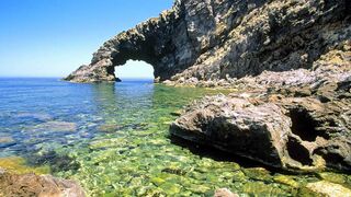 ///PANTELLERIA ///PROTECT THE UNIQUE ECOSYSTEMS, LANDSCAPES AND CHARACTERISTICS//