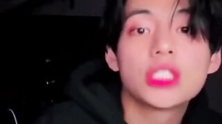 OMG , Taehyung singing Paint The Town Red ???? | Random Stuff With Scarlet