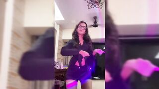 Indian Girl Khushi Bhatt Dance