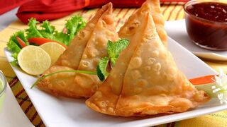 Butter chicken samosa