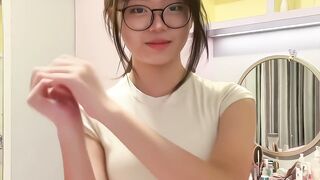 Beautiful girl with glasses dancing ????