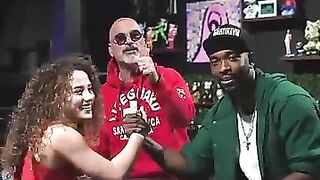 Arm Wrestling Competition Between Sofie Dossi and Jay Pharoah