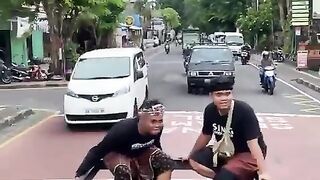 Ketika gandengan terlepas