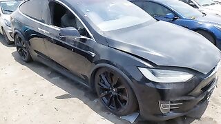 5YJXCCE2XHF054999    2017 TESL MODEL X     Lot#58187394    WATER/FLOOD