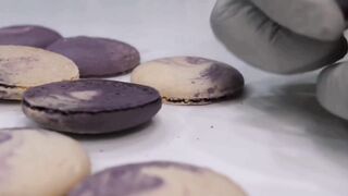 이곳 역대급입니다! 하루 1,000개씩 판매되는 다양한 뚱카롱 만들기 _ Amazing! A macaron