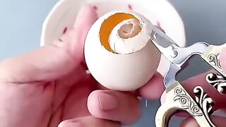 In_this_video_my_husbend_have_shown_that_how_to_decorate_egg_shell_hindi_????????_Egg_shell_craft_ideas_????????(480p).