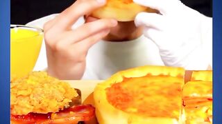 Cheesy pizza mukbang ????????