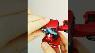 Transformers Earthrise Deluxe class Cliffjumper