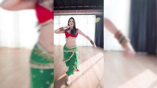 Indian Girl Navya Agarwal Dance