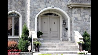 Portes d'entrÃ©e faÃ§ade de maison. Front doors