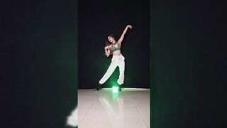 Indian Girl Jigyasa Sharma Dance