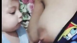 Payudarah ibu menyusui bayi