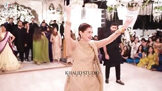 hania amir dance