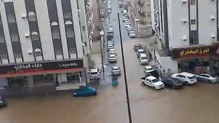 Rain in makkah