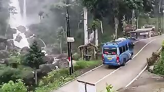 Terasa syahdu di curug viral pinggir jalan pasirkuda cianjur selatan #wisata #pedesaancianjur.