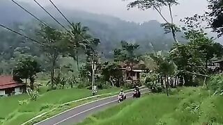 Tiga curug di lereng bukit naringgul #bangruck #pedesaancianjur