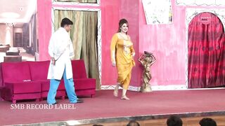 SAIMA KHAN STAGE DANCE .