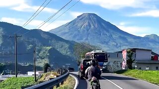 View pagi di jalan arah Dieng, Jawa Tengah