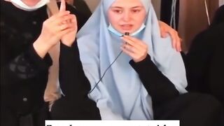 Wemen converts to islam