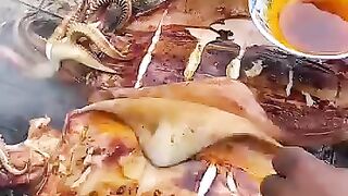 Grilling Giant Squid by the Beach! Juicy & Flavorful ????????