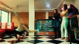 Yeik Lawson Rodríguez breakdancing video freestyle performance.