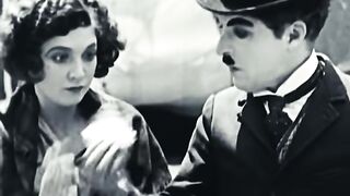 Charlie Chaplin reçoit un choc