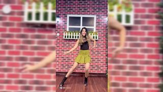 Indian Girl Jigyasi Sharma Dance