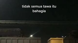 Tidak semua tawa itu bahagia