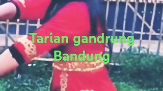 TARI JAIPONG GANDRUNG BANDUNG