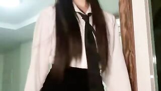 Thai schoolgirls dance