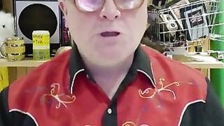 "BUBBLES, the Trailer Park Boys legend, gives a special shout out to COSTA RICA'S CALL CENTER.