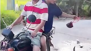 الموتوسيكل والمنحوس مضحك// Motorcycle and the unlucky funny