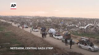 Palestinians return to Netzarim, Gaza, an area where Israeli army has been operating.