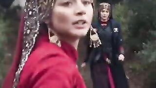 Begüm Hatun, Bala Hatun'u ateşe verdi! #kurulusosman.mp4