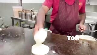 Dhosa Making Unique Style Dilicious Food Recipe #viralreelschallenge #foodie #trend #trendingreels #eggbuddies #viralpost #viralreelsシ #thaifood