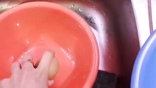 Лайфхак Как быстро почистить варенные яйца