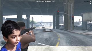 GTA 5 launching Rocket launcher to police.