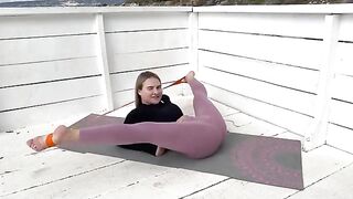 Stretch_Split_and_Oversplit_|_Contortion_workout_|_Gymnastics_training_#contortion_#split_#yoga(360p).