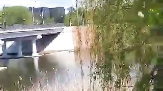 Военные ВСУ подготовили к подрыву Купеческий мост в Славянске.